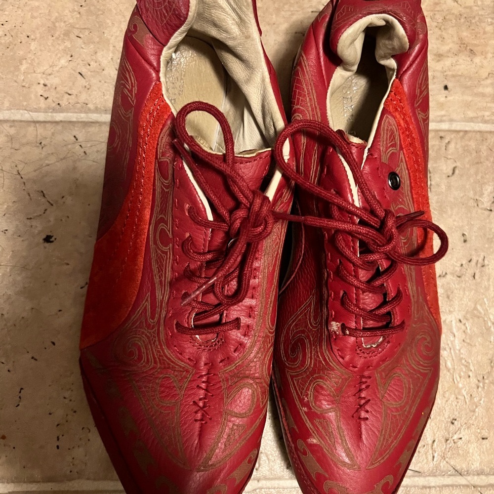 Puma Men Red Leather Shoes , Size 9 .